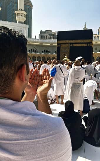 دعا و نیایش در کنار کعبه